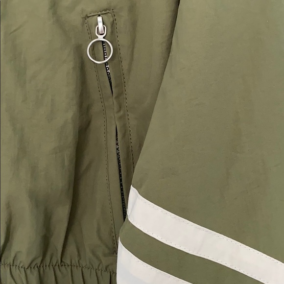 Cropped Running Jacket - Picture 5 of 6